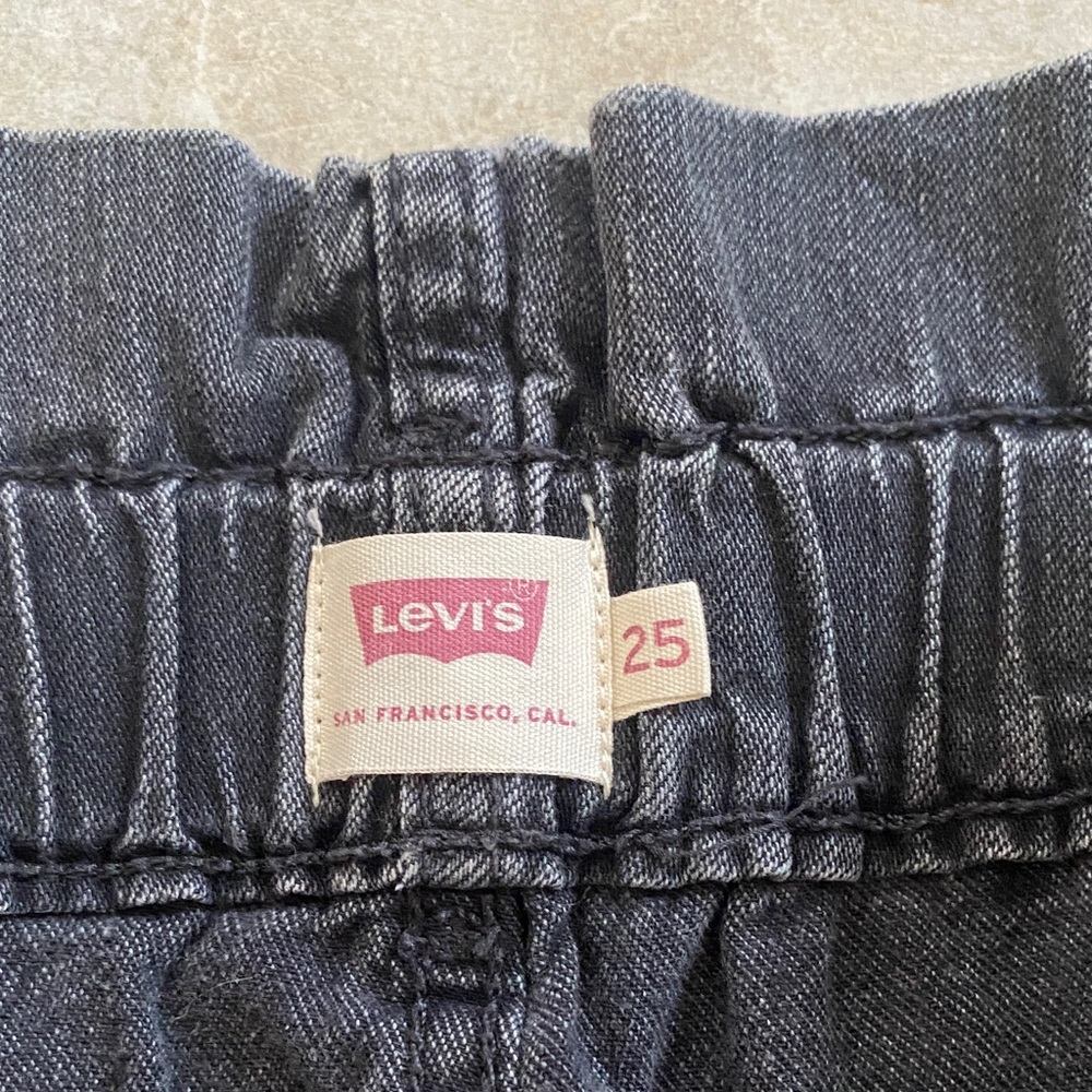 Levi’s Washed Black Paperback Pants 25W